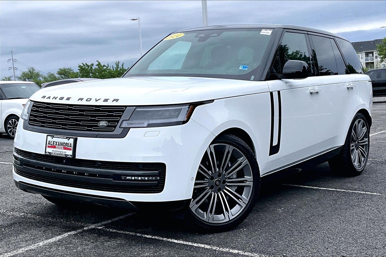Used 2024 Land Rover Range Rover SE AWD/4WD image 1