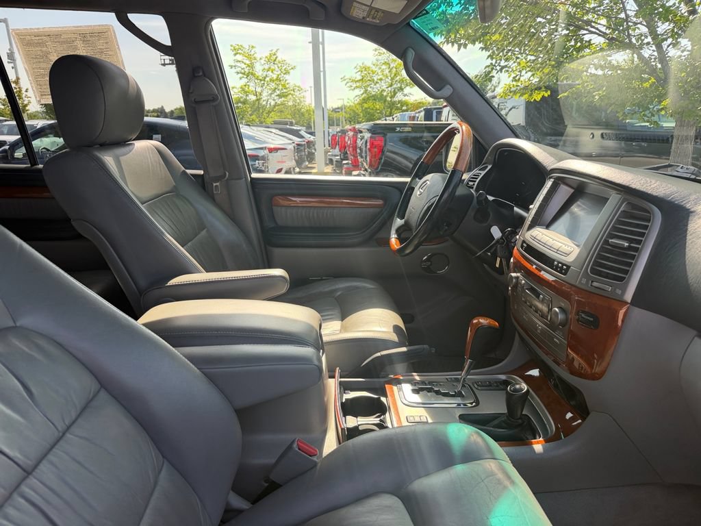 Used 2004 Lexus LX 470 4WD w/ Preferred Accessory Pkg image 39