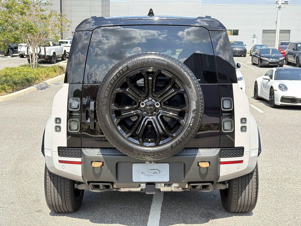 New 2026 Land Rover Defender 110 OCTA image 4