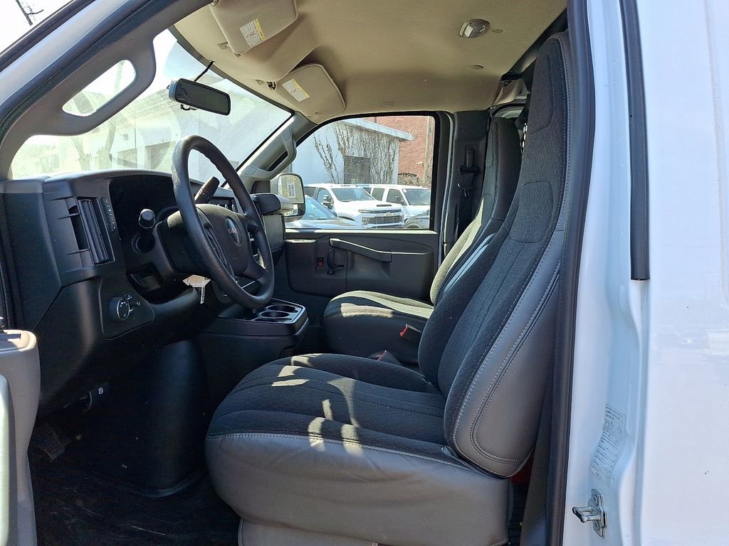 Used 2024 GMC Savana 2500 w/ Driver Convenience Package image 14