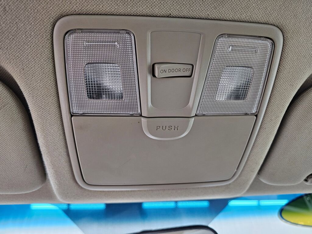 Used 2015 Hyundai Elantra SE FWD image 18
