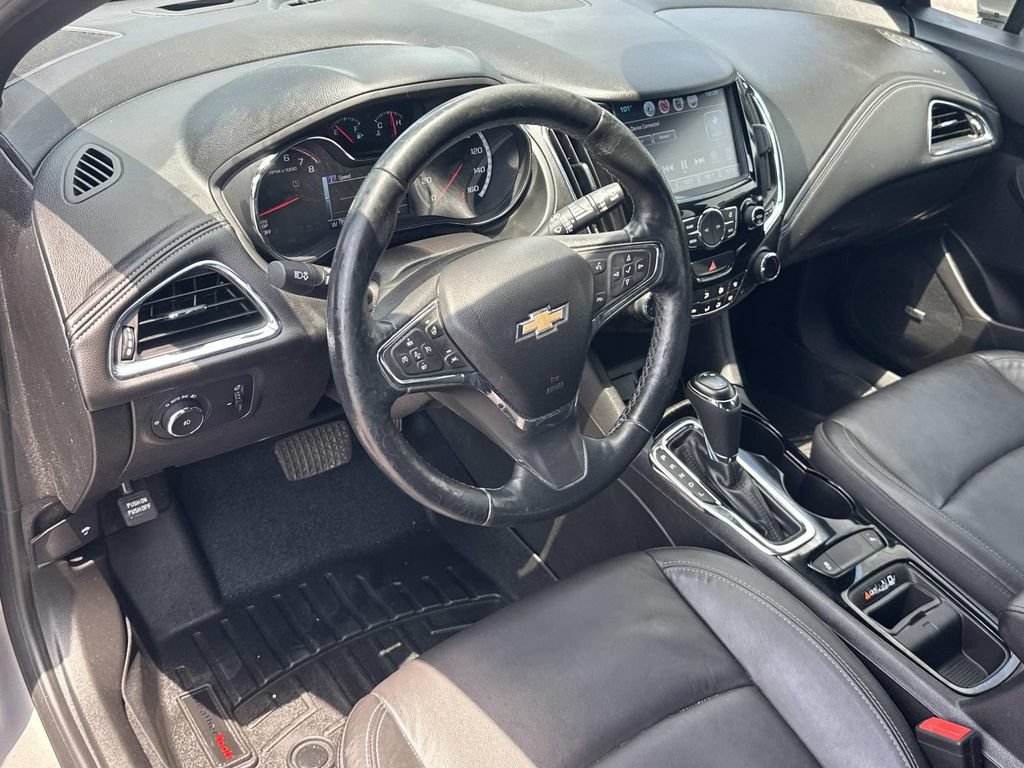 Used 2017 Chevrolet Cruze Premier FWD image 2