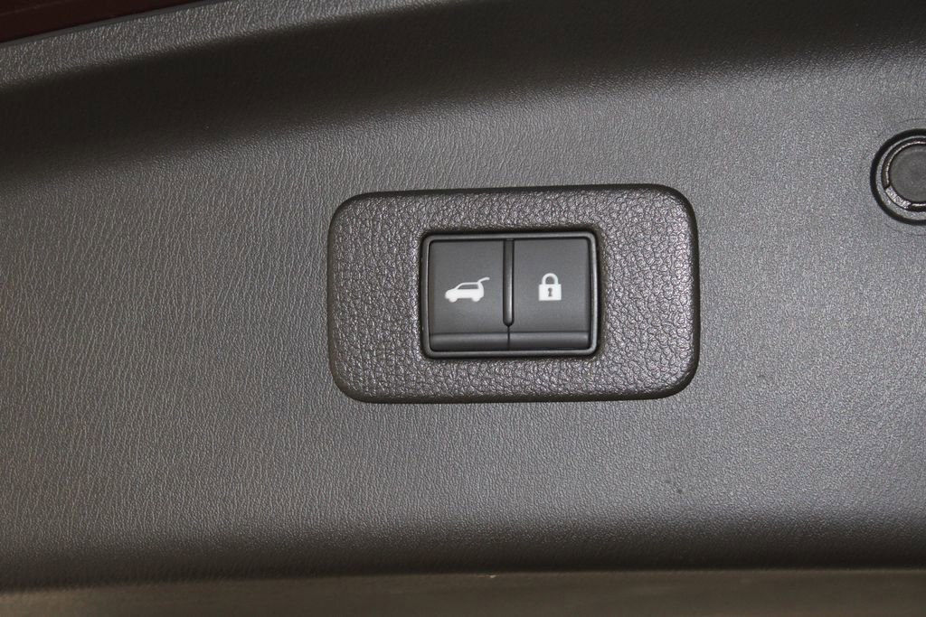 Used 2024 Nissan Armada Platinum w/ Captain's Chairs Package image 17