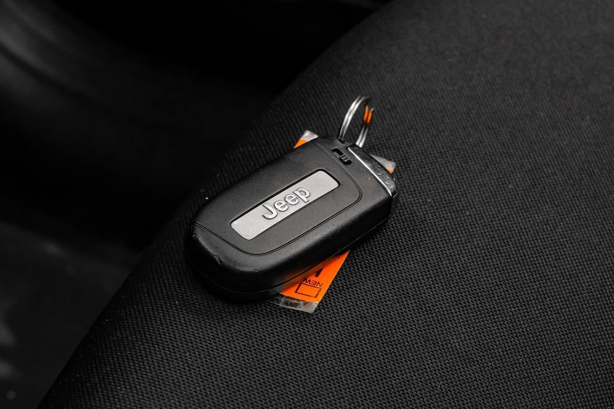 Used 2021 Jeep Renegade Latitude AWD/4WD image 46