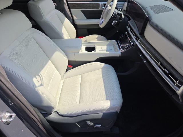 Certified 2024 Hyundai Santa Fe Limited FWD image 18