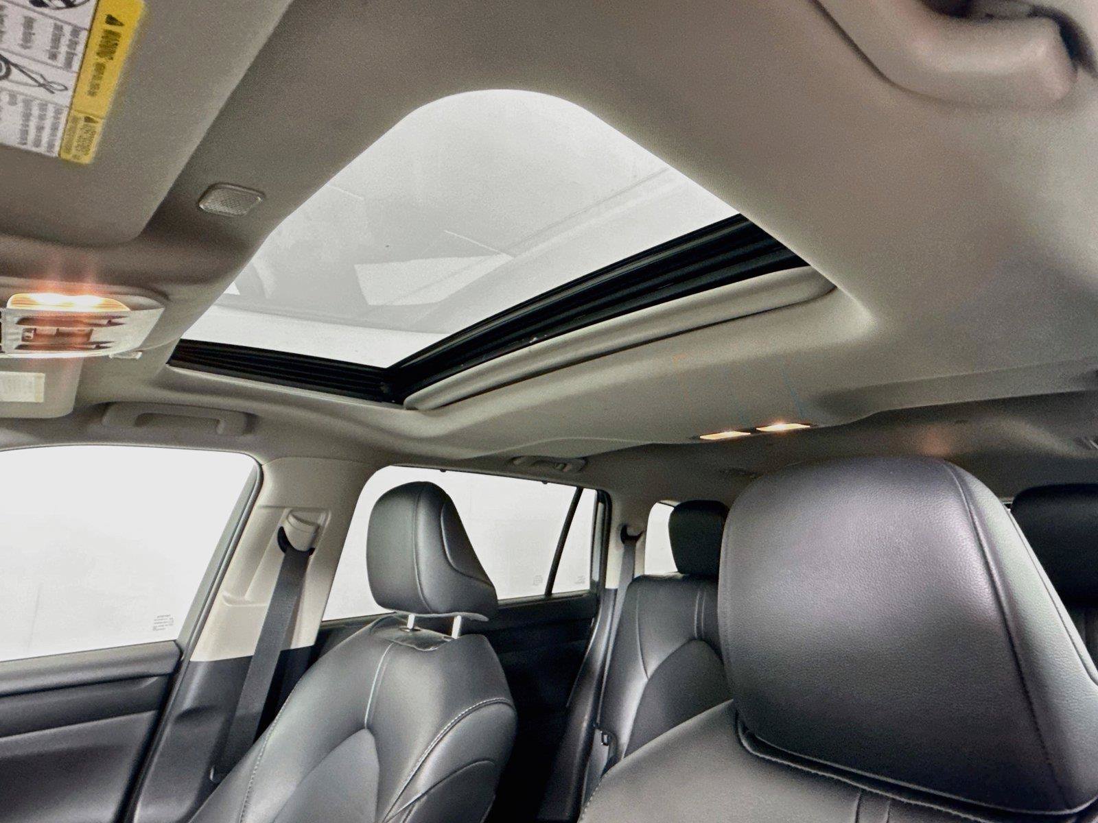 Certified 2025 Toyota Highlander XLE FWD image 6