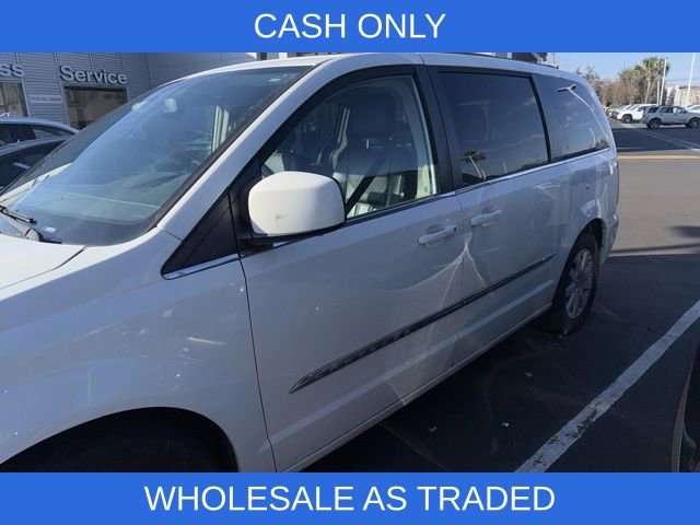 Used 2014 Chrysler Town & Country Touring image 4