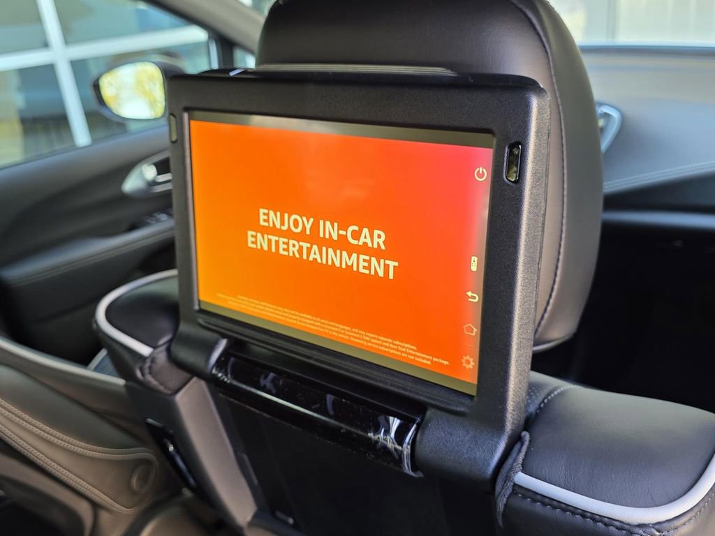 New 2026 Chrysler Pacifica Limited w/ Uconnect Theater Family Group image 13