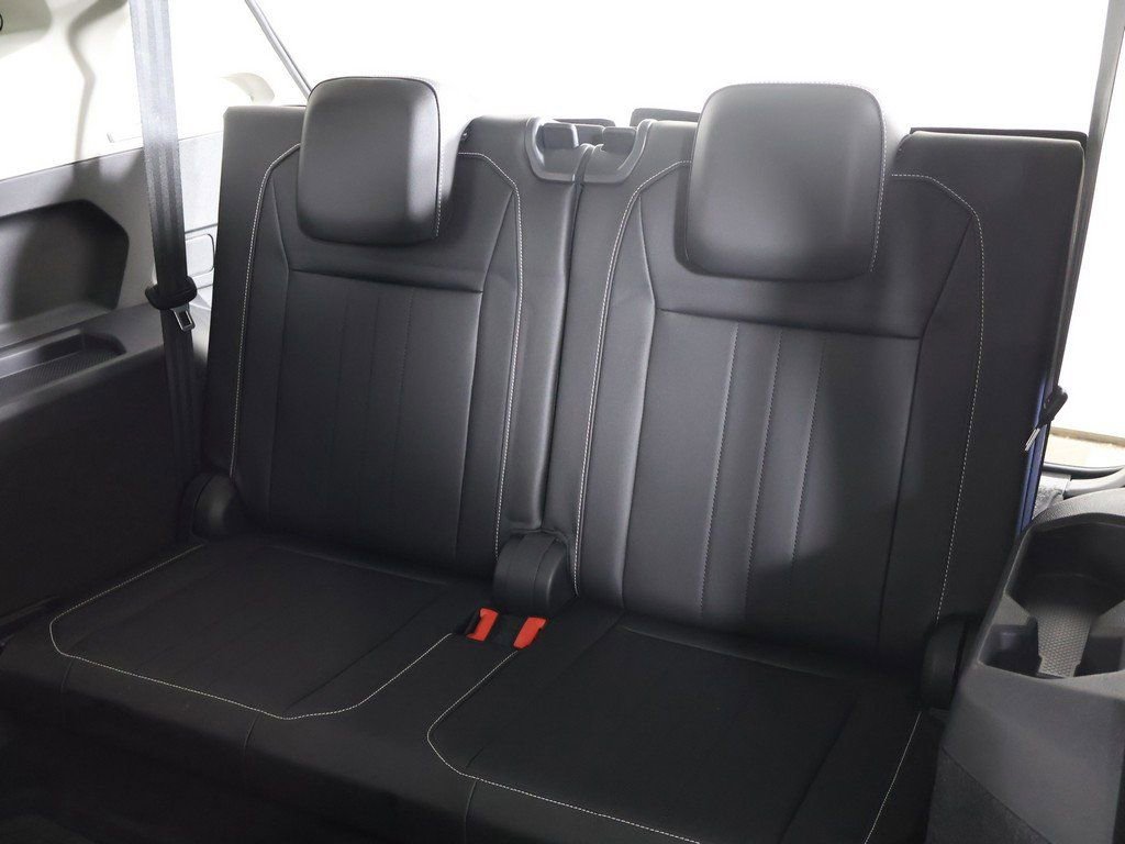 Used 2022 Volkswagen Tiguan SE w/ Panoramic Sunroof Package image 36