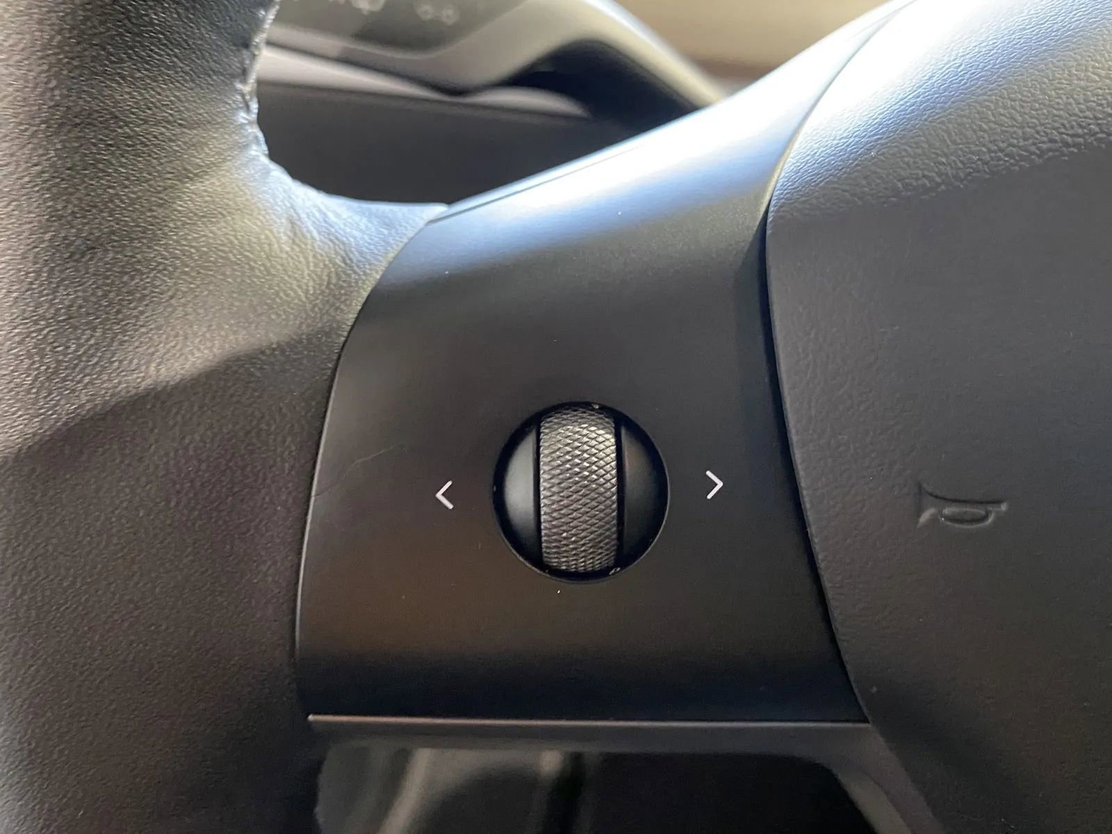 Used 2023 Tesla Model Y 2WD image 18