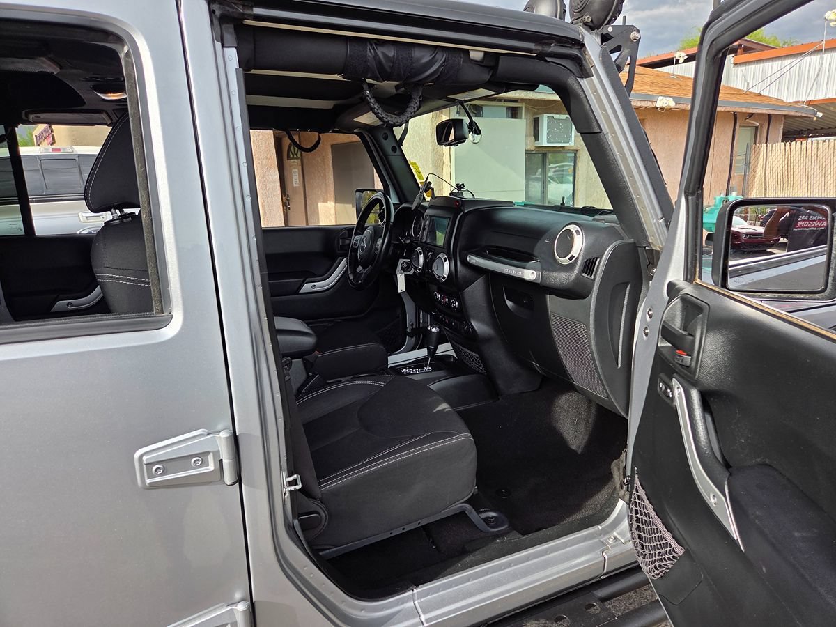 Used 2018 Jeep Wrangler Unlimited Sahara w/ Connectivity Group AWD/4WD image 56