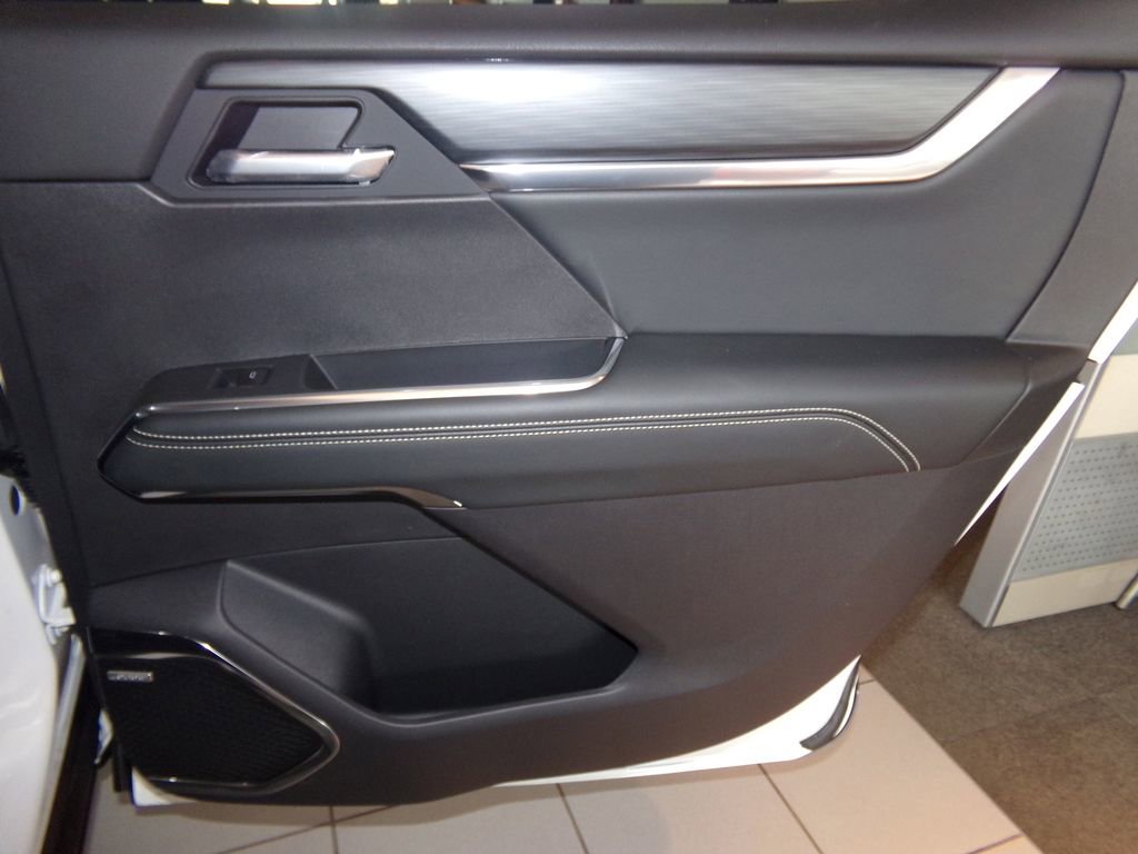 New 2025 GMC Acadia Elevation image 9