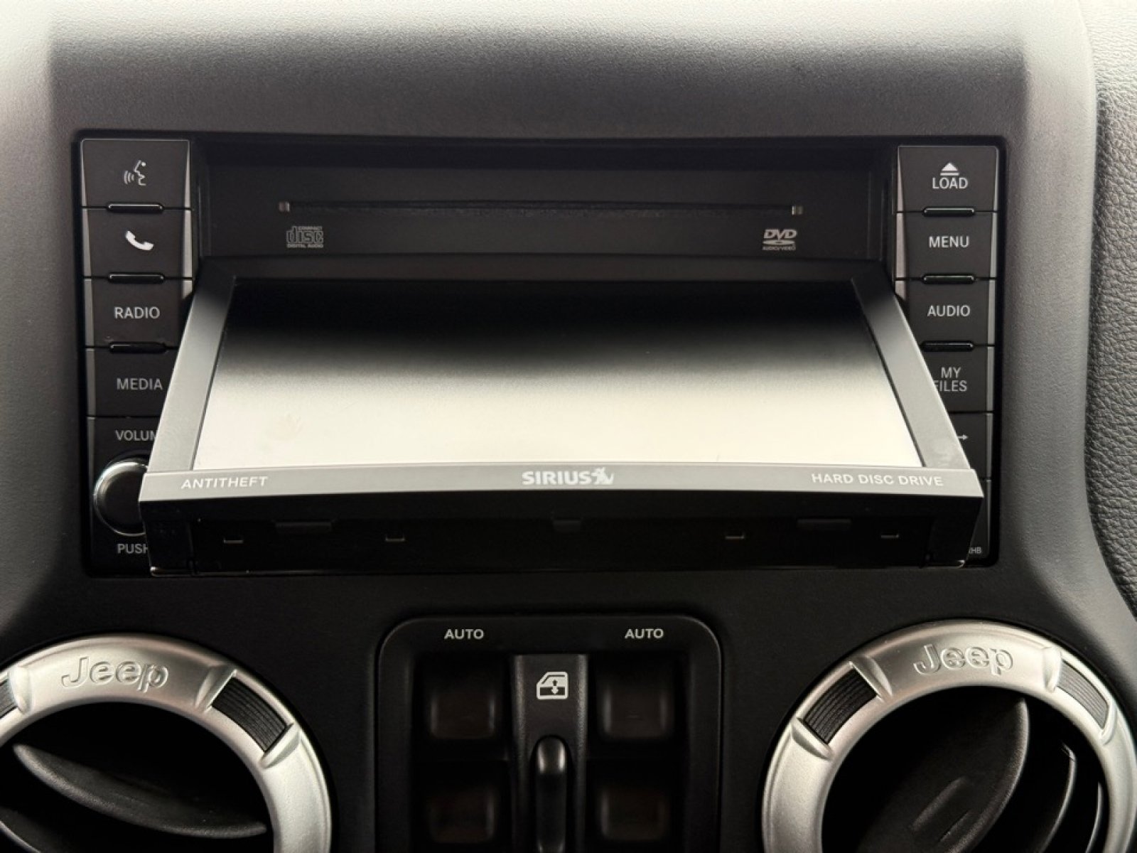 Used 2018 Jeep Wrangler Unlimited Sahara w/ Connectivity Group image 18