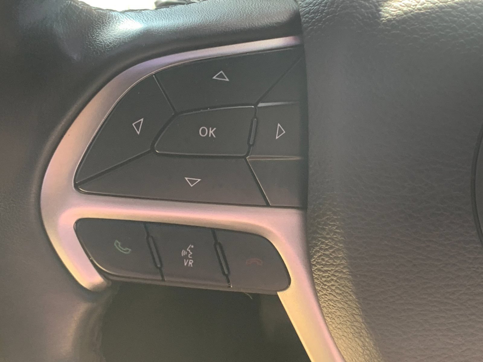 Used 2020 Jeep Grand Cherokee Altitude AWD/4WD image 29