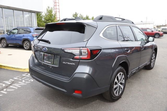 Used 2025 Subaru Outback Premium AWD/4WD image 3