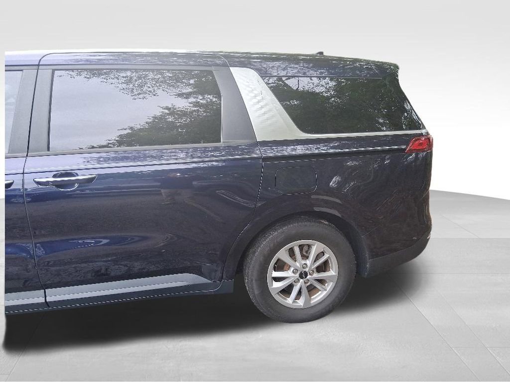 Used 2023 Kia Carnival LX FWD image 12
