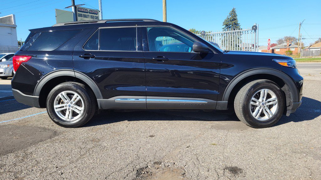 Used 2022 Ford Explorer XLT image 6