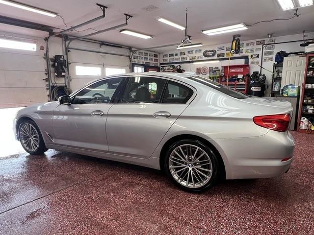 Used 2018 BMW 530i xDrive w/ Premium Package AWD/4WD image 2