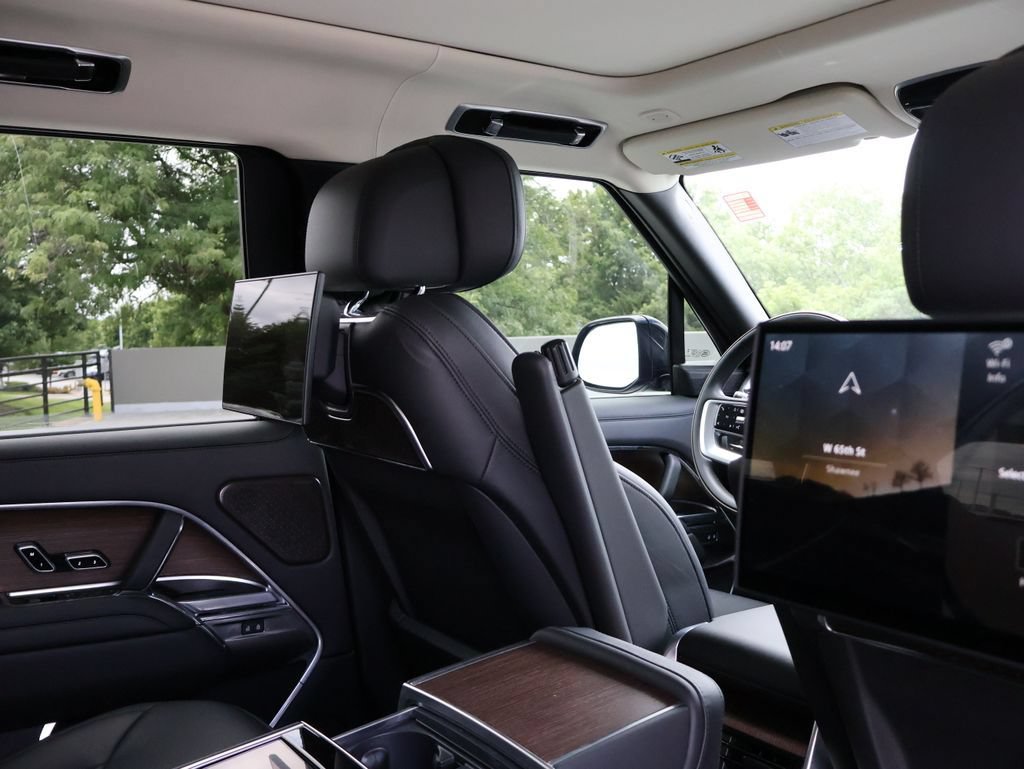Certified 2025 Land Rover Range Rover Autobiography AWD/4WD image 15