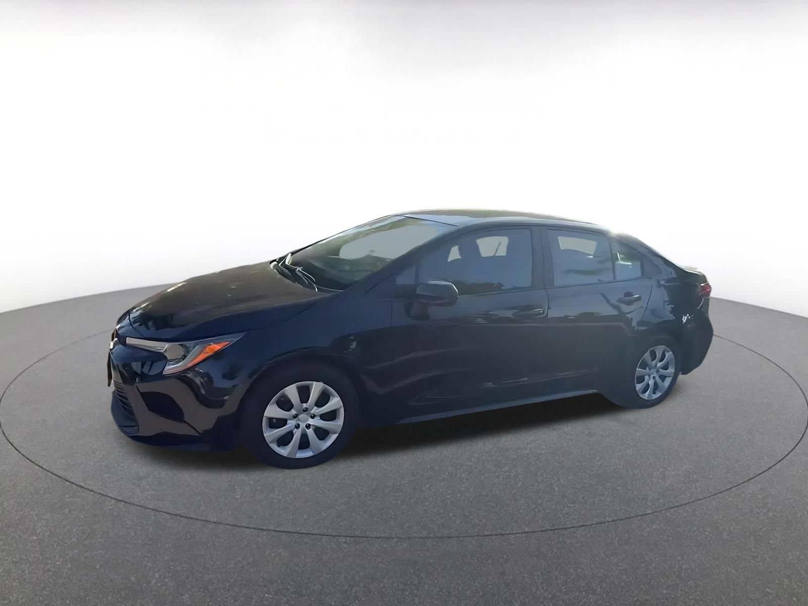 Used 2025 Toyota Corolla LE FWD image 6