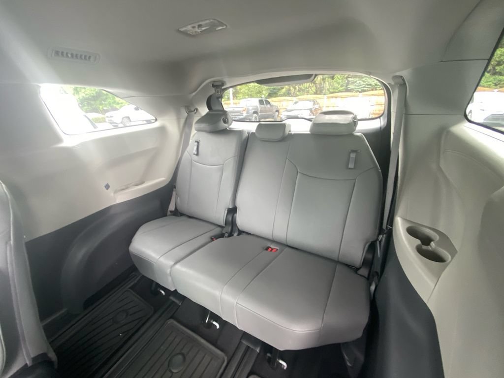 Used 2023 Toyota Sienna XLE AWD/4WD image 28