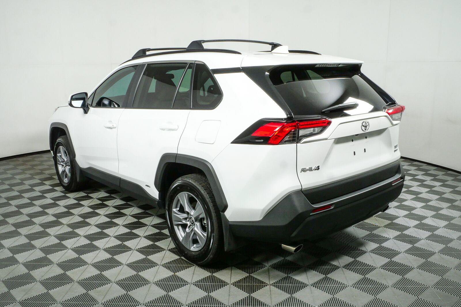 Used 2025 Toyota RAV4 XLE w/ Convenience Package AWD/4WD image 27