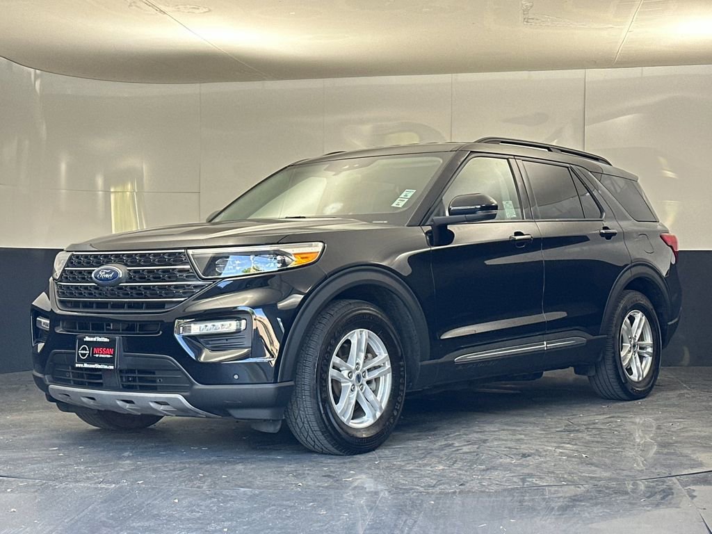 Used 2023 Ford Explorer XLT w/ Equipment Group 202A image 7