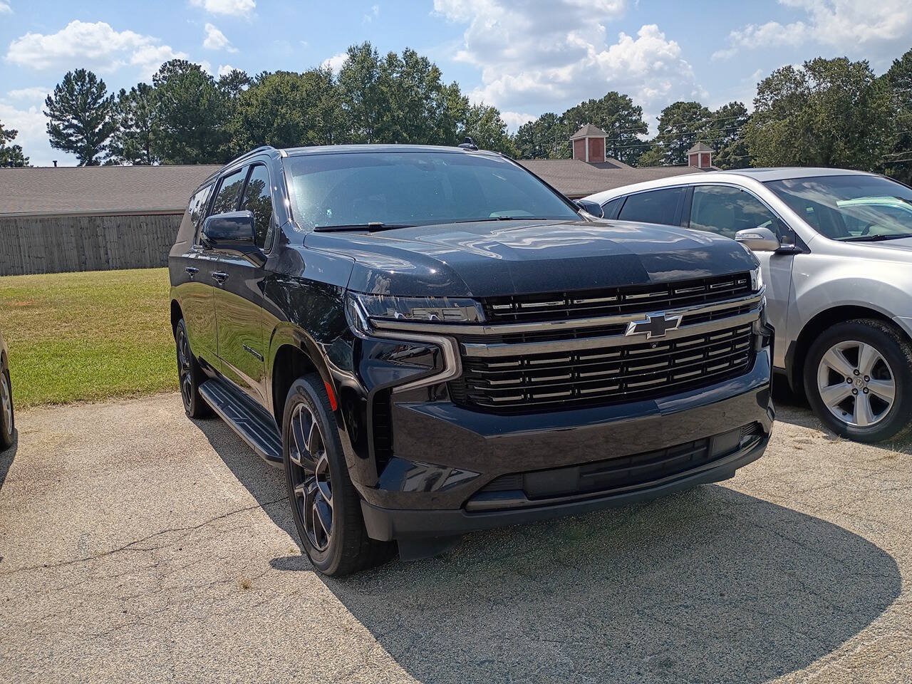 Used 2022 Chevrolet Suburban RST w/ Luxury Package RWD image 3