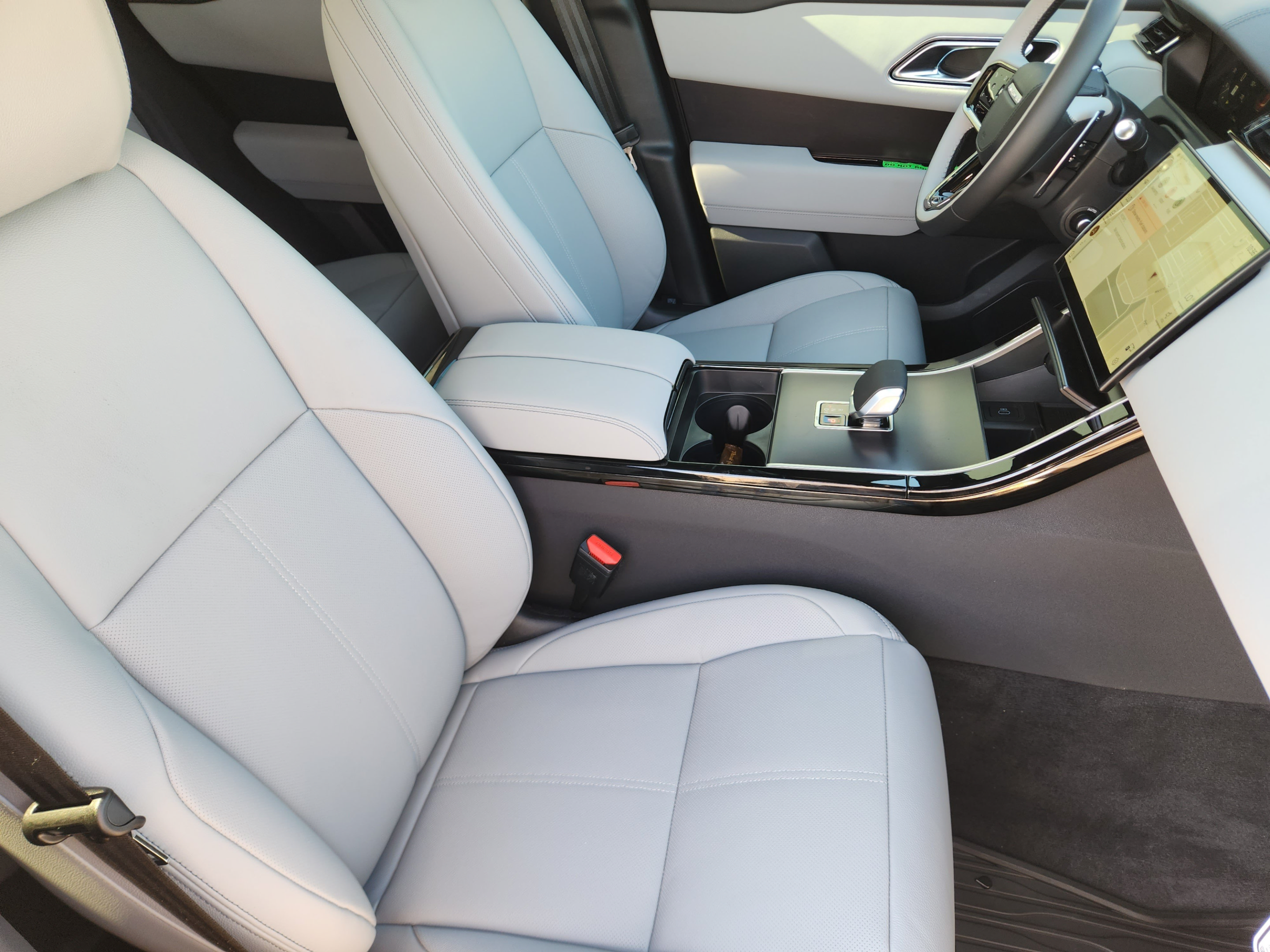 New 2026 Land Rover Range Rover Velar Belgravia AWD/4WD image 9