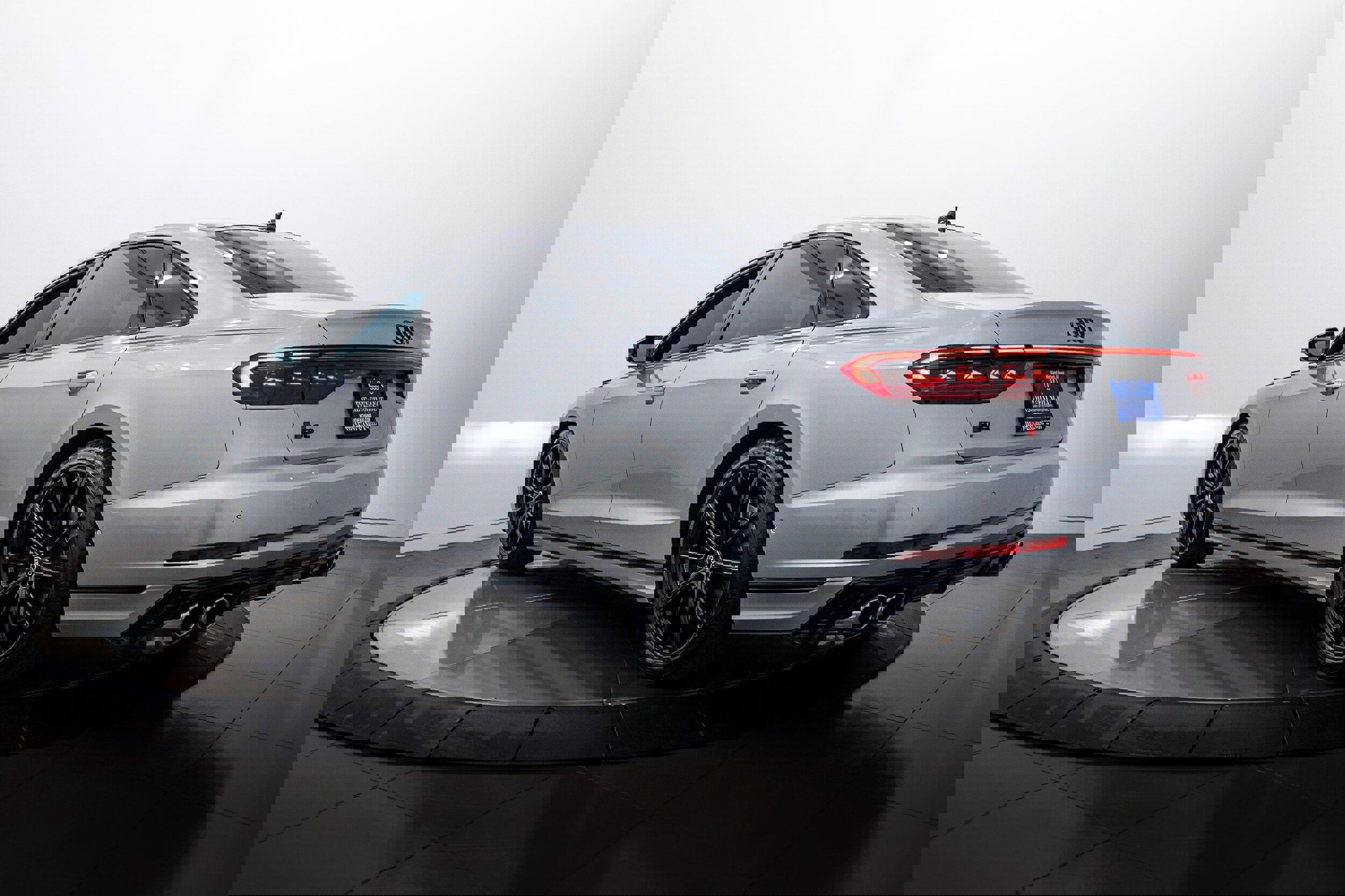 Used 2022 Audi S8 w/ S8 Comfort Plus Package image 5