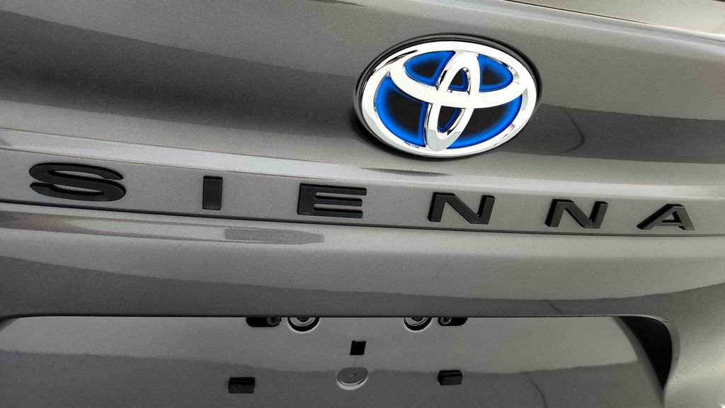 Certified 2025 Toyota Sienna LE AWD/4WD image 14