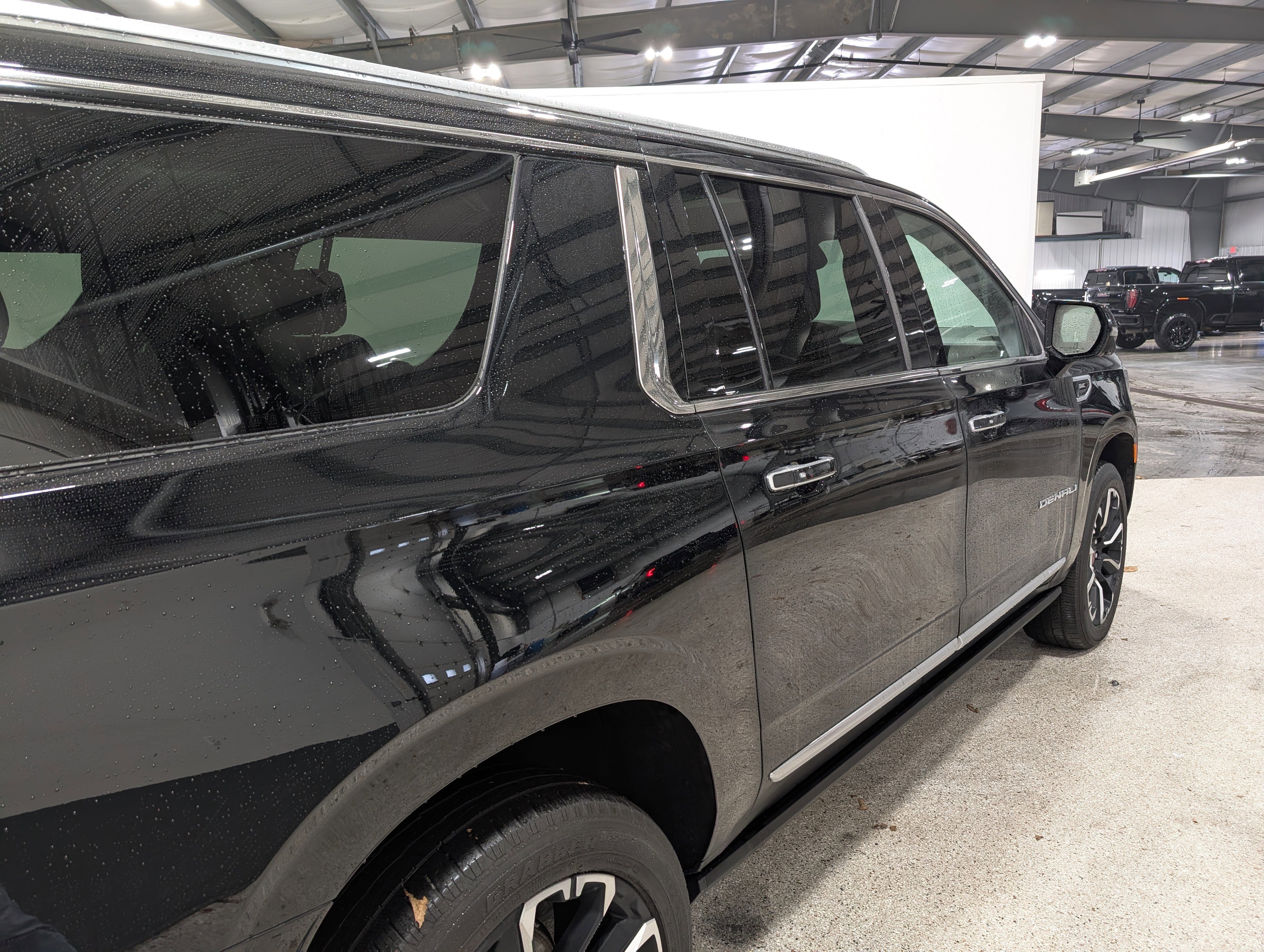Used 2023 GMC Yukon XL Denali w/ Advanced Technology Package AWD/4WD image 3