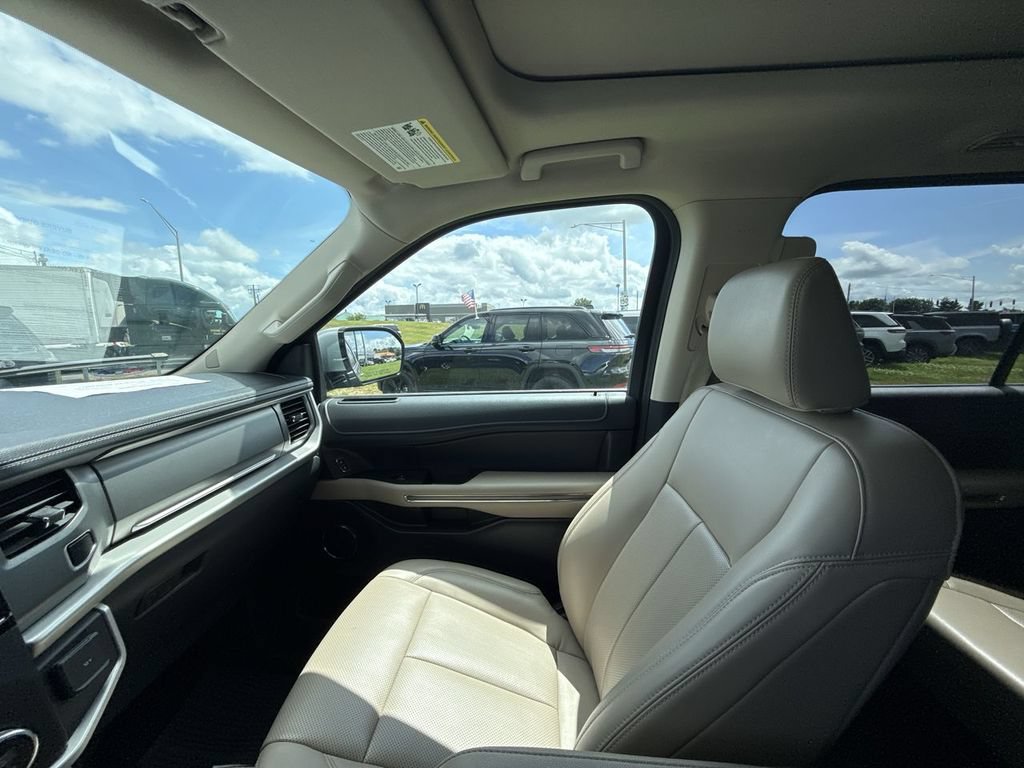 Used 2022 Ford Expedition Max XLT AWD/4WD image 33