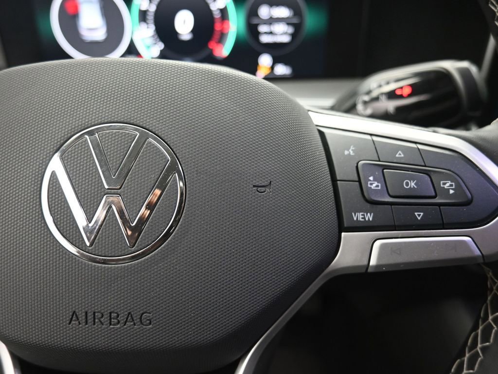 Certified 2025 Volkswagen Tiguan SE FWD image 14