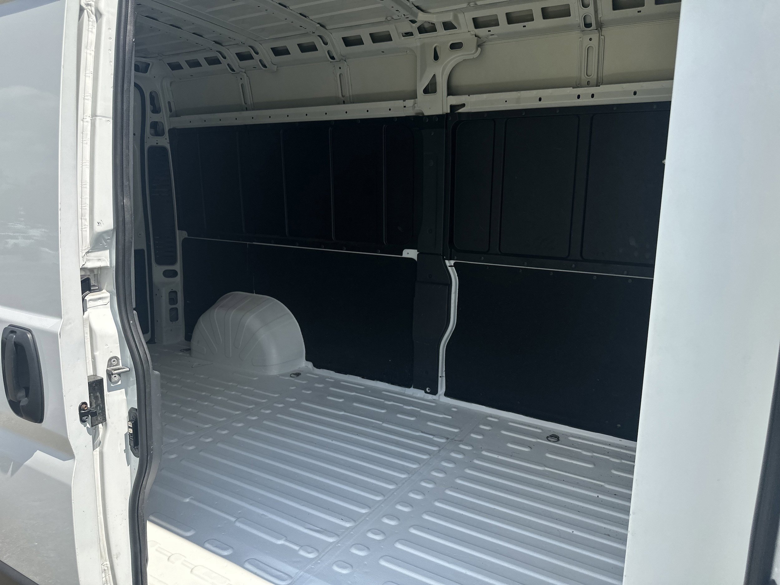 Used 2024 RAM ProMaster 2500 w/ Convenience Group FWD image 15