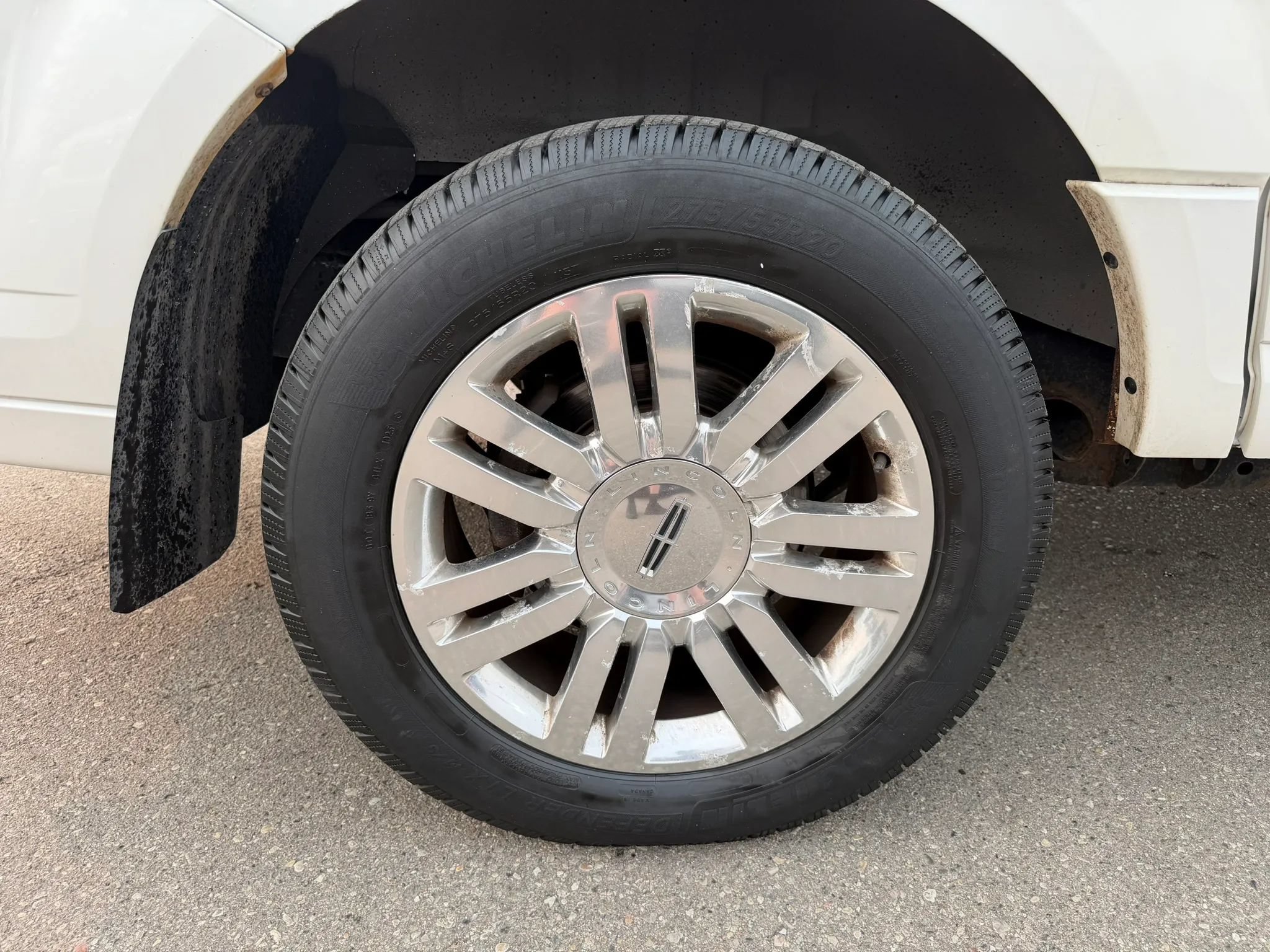 Used 2014 Lincoln Navigator L 4WD w/ Equipment Group 101A image 11