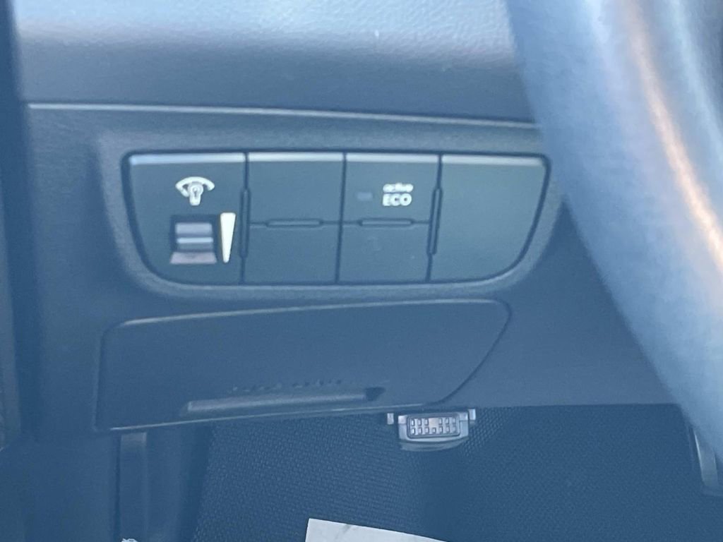 Used 2014 Hyundai Veloster image 28