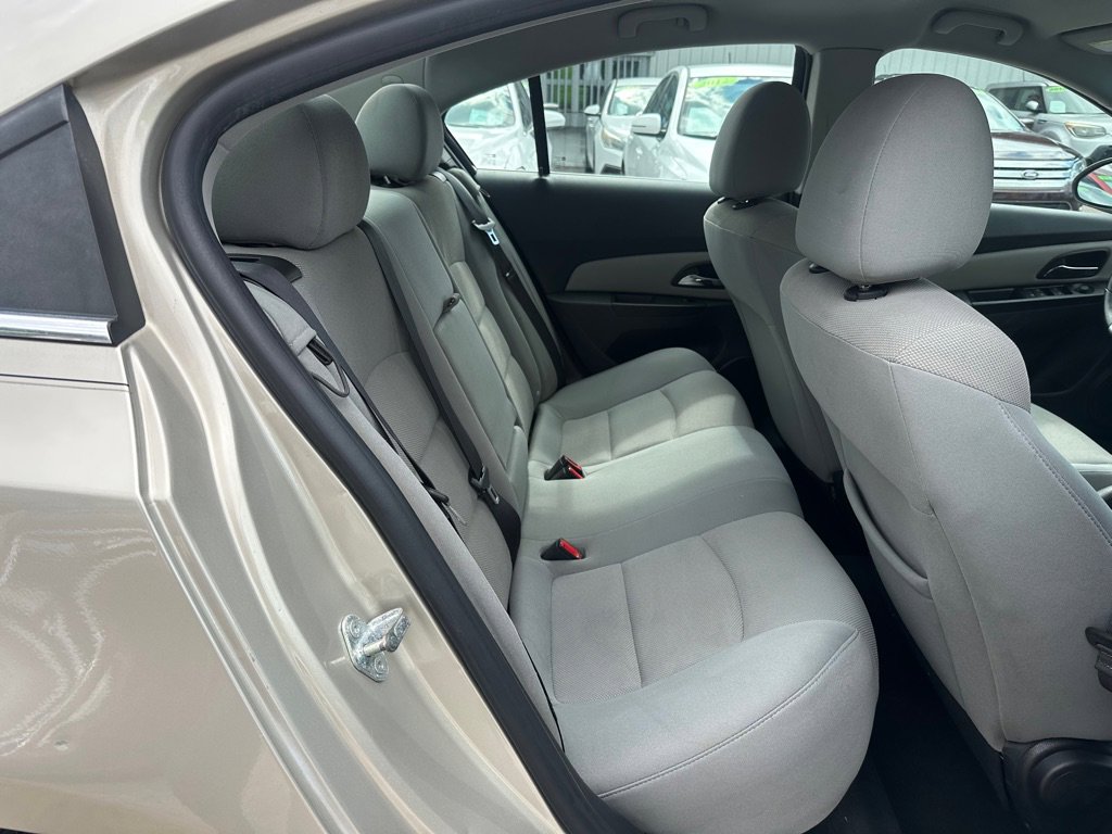 Used 2014 Chevrolet Cruze LT image 14