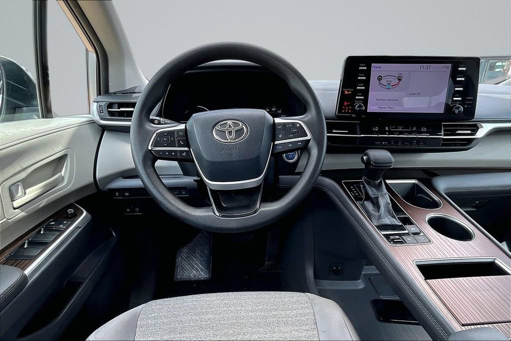 Used 2021 Toyota Sienna LE FWD image 5