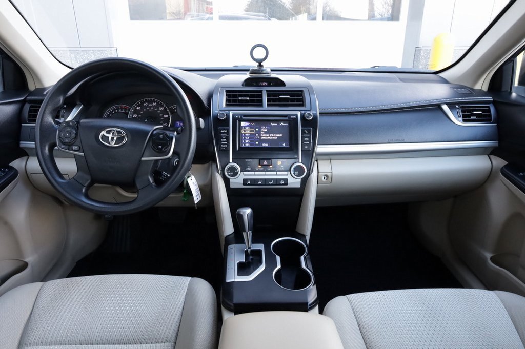 Used 2013 Toyota Camry LE image 29