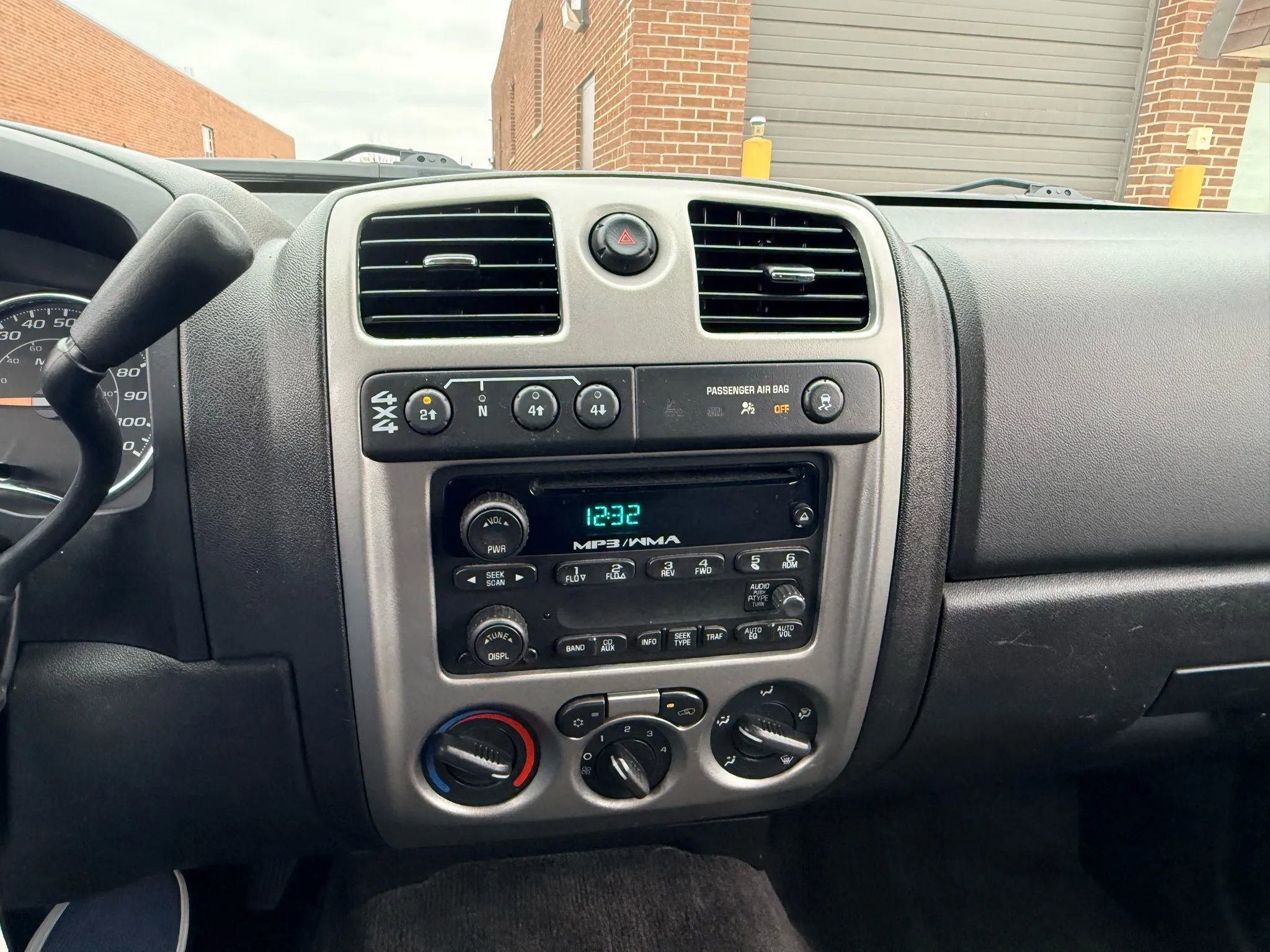 Used 2011 Chevrolet Colorado LT image 9