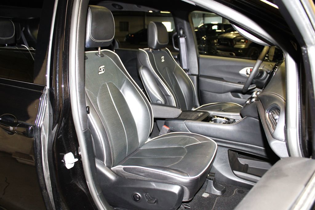 Used 2025 Chrysler Pacifica Limited FWD image 30