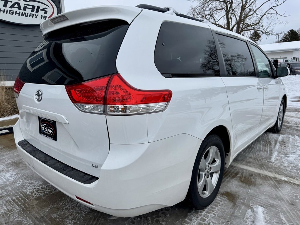 Used 2014 Toyota Sienna LE image 7