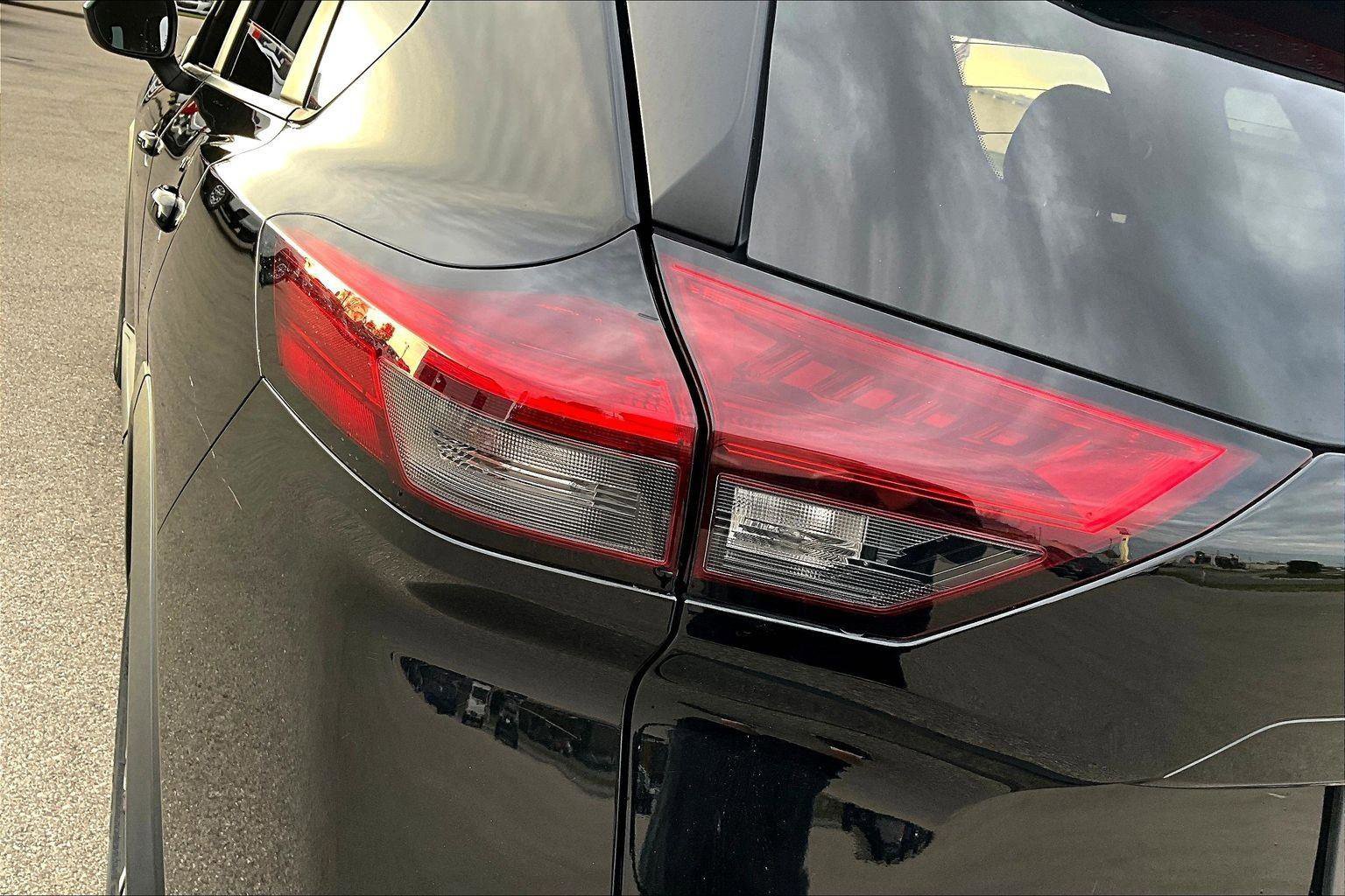 Used 2023 Nissan Rogue SV image 30