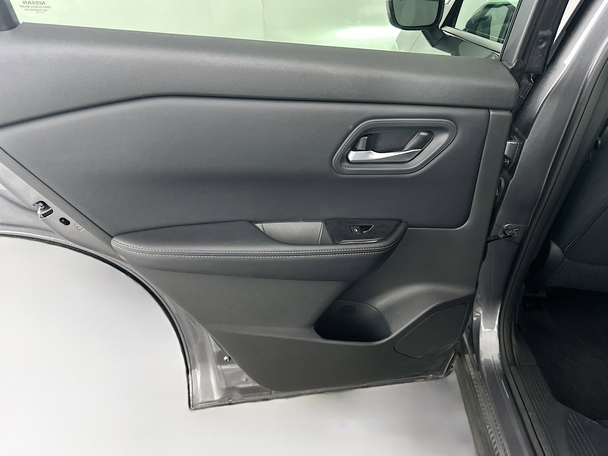 Used 2025 Nissan Rogue SV image 25