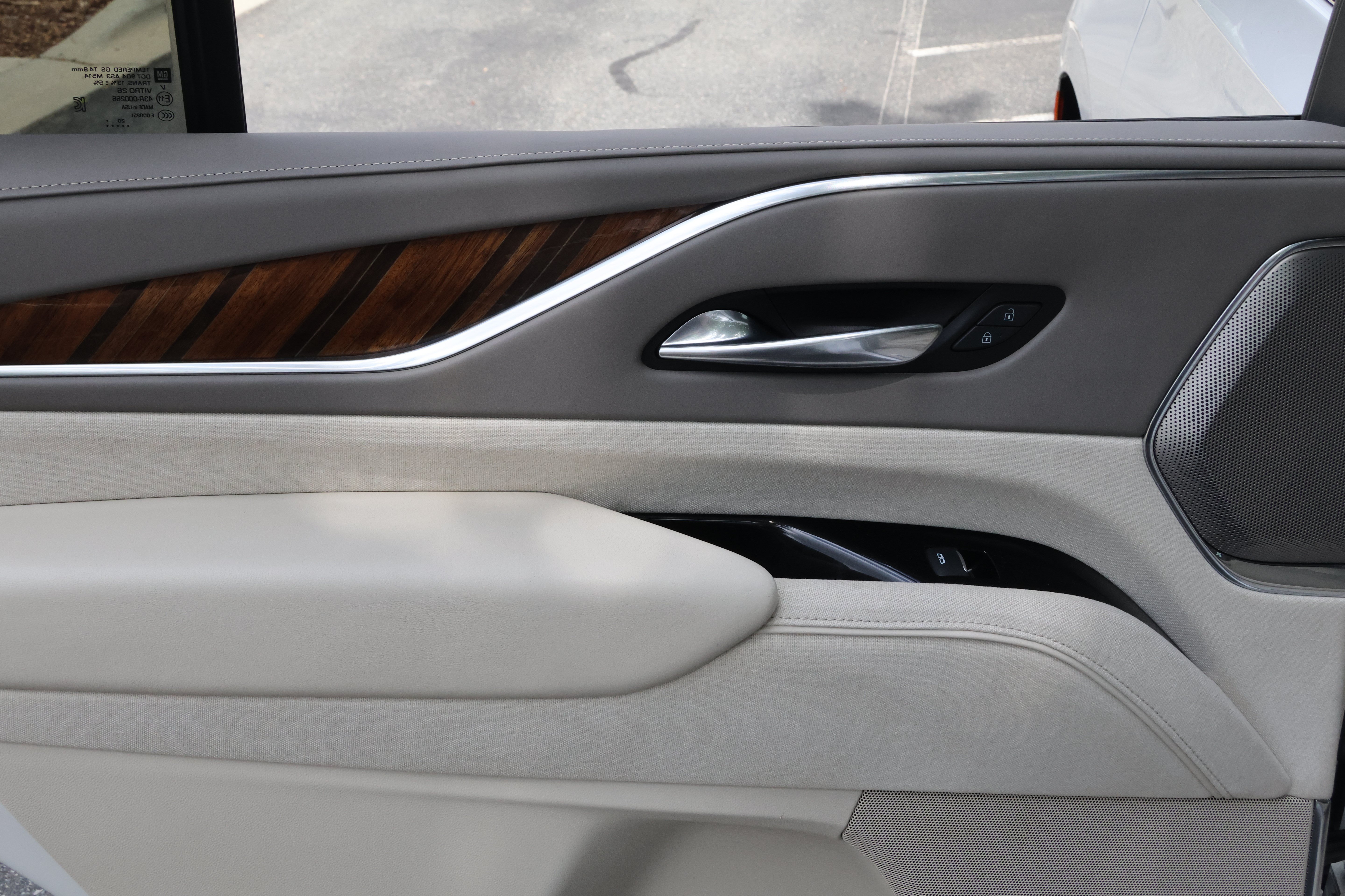 Used 2021 Cadillac Escalade Premium Luxury Platinum w/ Heavy-Duty Trailer Package AWD/4WD image 35