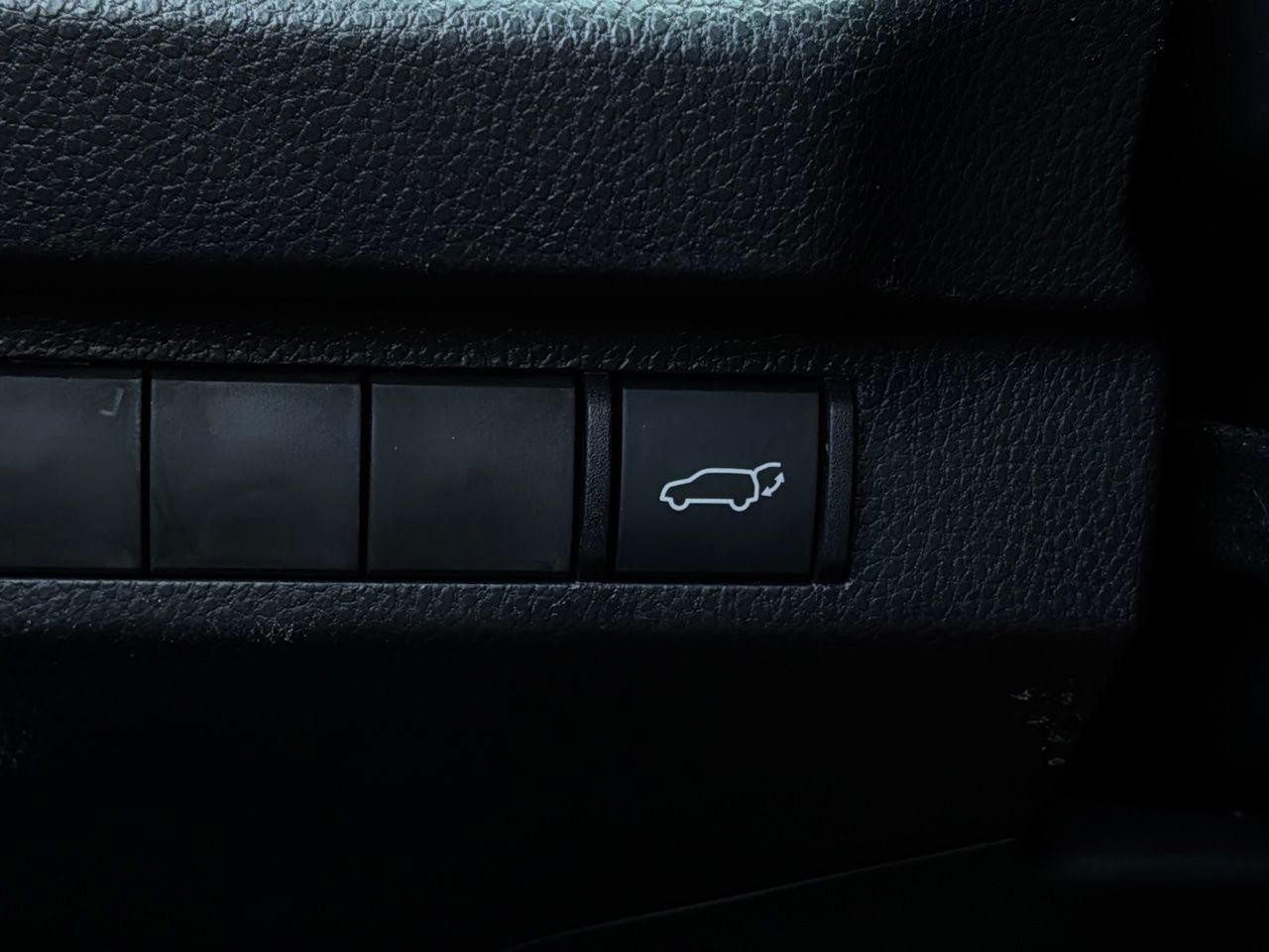 Used 2025 Toyota RAV4 XLE Premium FWD image 26