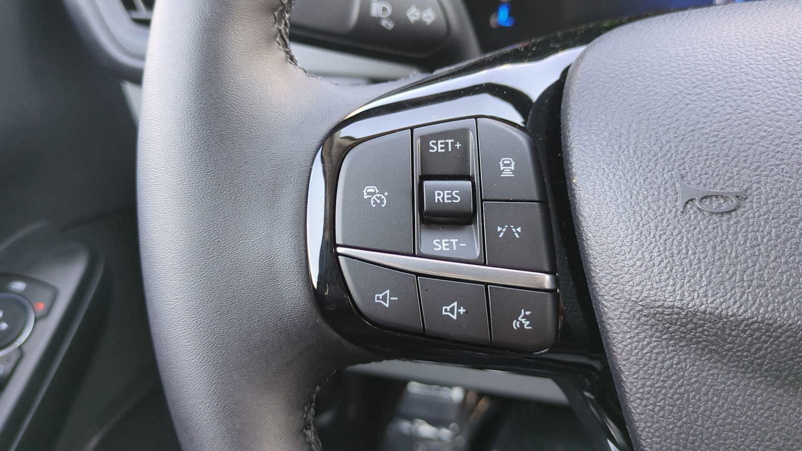 New 2025 Ford Escape SE FWD image 21