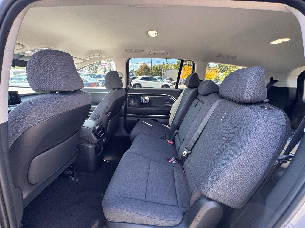 New 2026 Hyundai Ioniq 9 SE AWD/4WD image 14