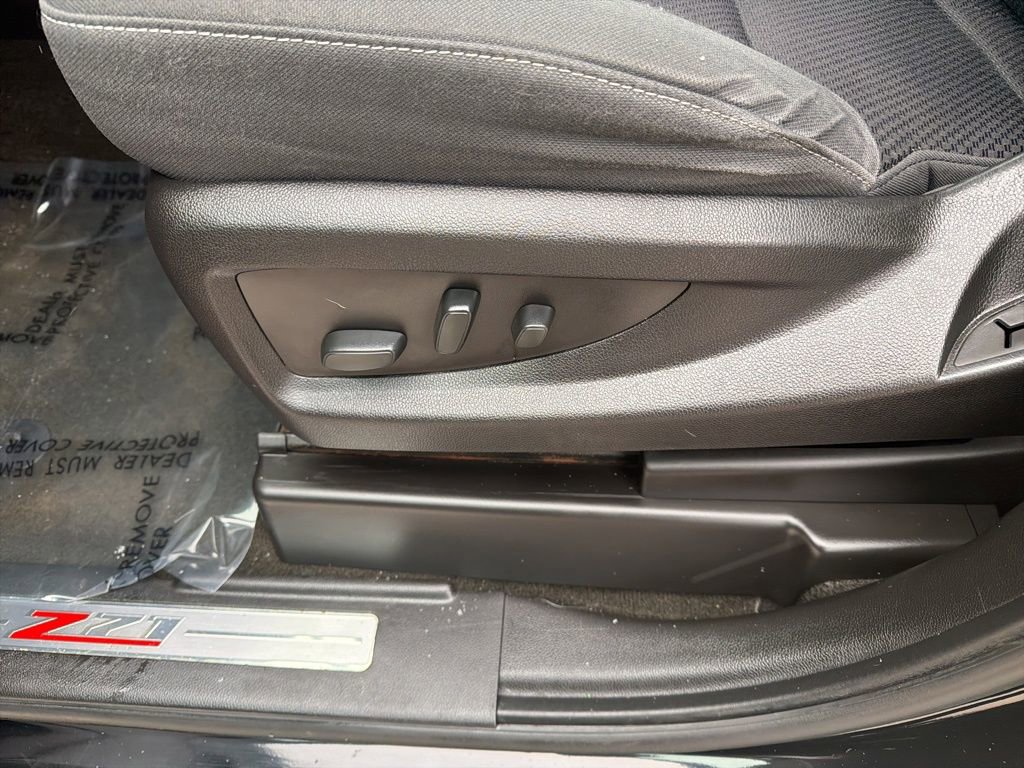 Used 2018 Chevrolet Silverado 1500 LT w/ Midnight Edition image 15